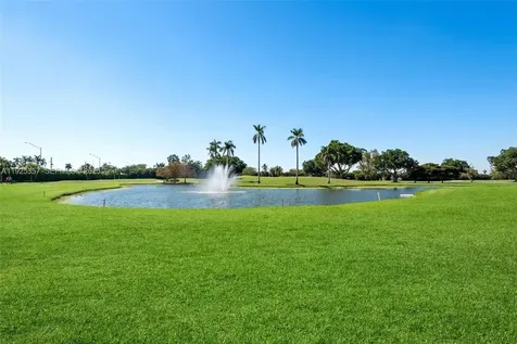 9511 N Hollybrook Lake Drive Pembroke Pines FL 33025