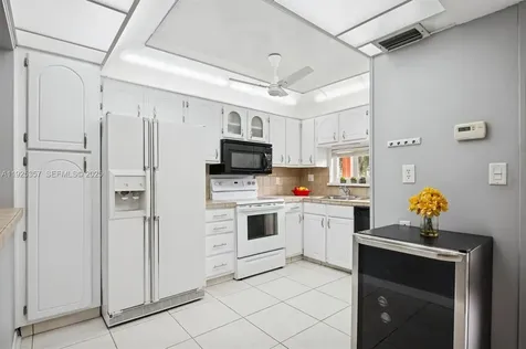 9511 N Hollybrook Lake Drive Pembroke Pines FL 33025