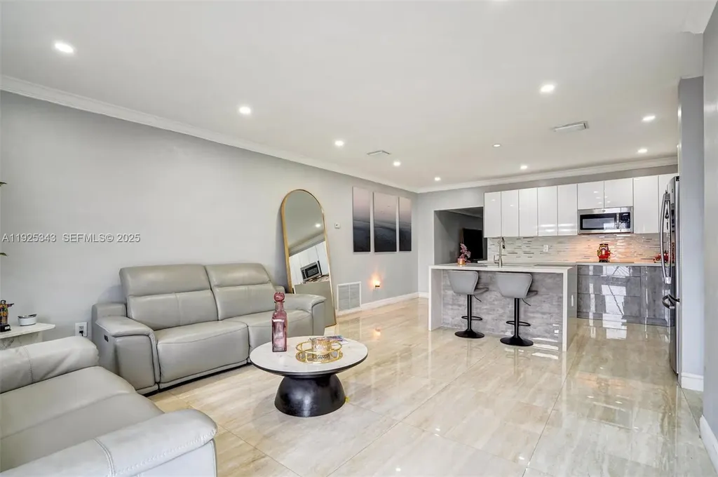 631 E 53rd Street Hialeah FL 33013