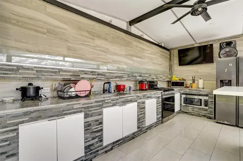 631 E 53rd Street Hialeah FL 33013