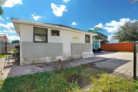 631 E 53rd Street Hialeah FL 33013