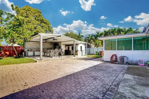 631 E 53rd Street Hialeah FL 33013
