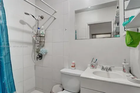 631 E 53rd Street Hialeah FL 33013