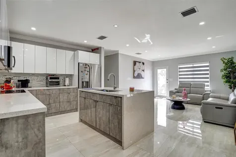 631 E 53rd Street Hialeah FL 33013