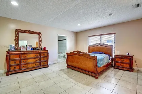 631 E 53rd Street Hialeah FL 33013
