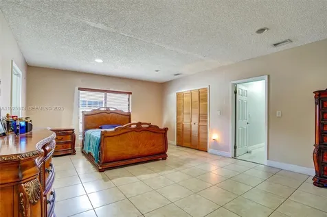 631 E 53rd Street Hialeah FL 33013