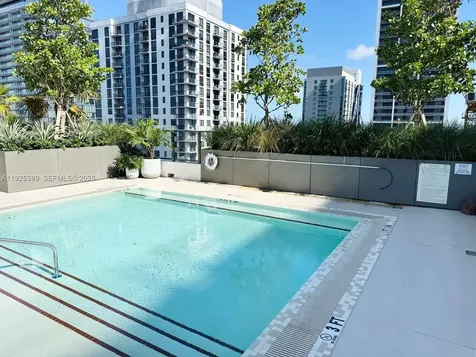 11 NE 6th Miami FL 33132