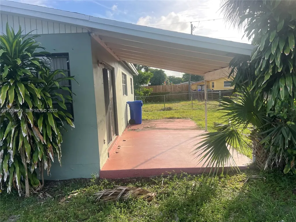 1040 NW 24th Avenue Fort Lauderdale FL 33311