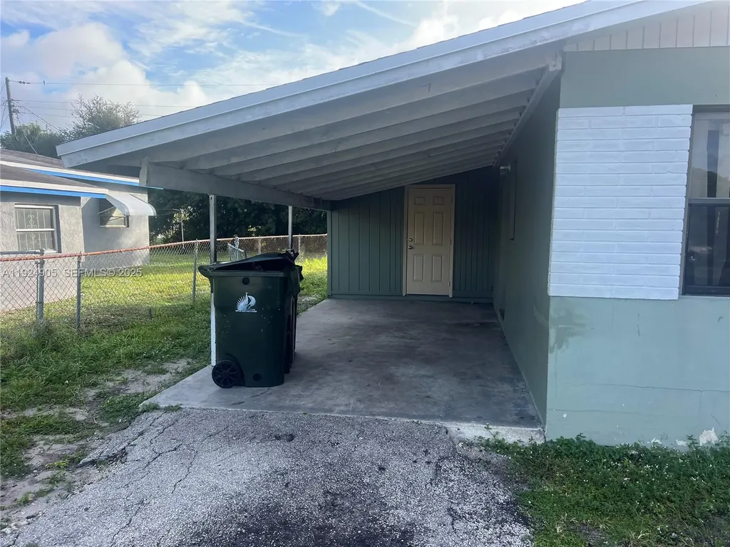 1040 NW 24th Avenue Fort Lauderdale FL 33311