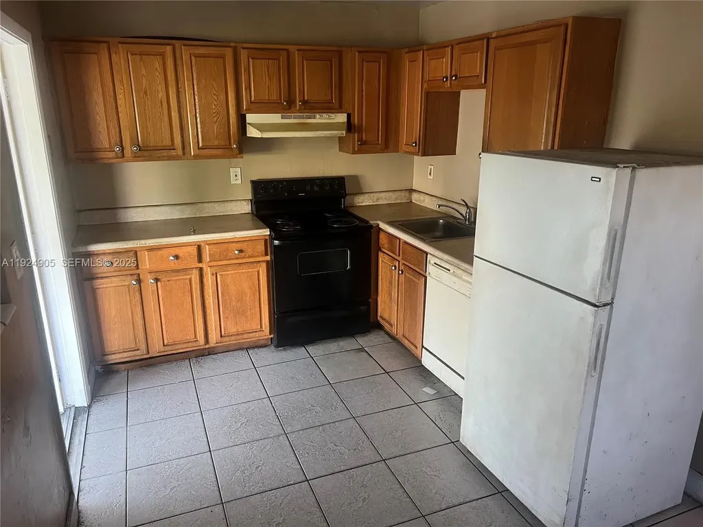 1040 NW 24th Avenue Fort Lauderdale FL 33311