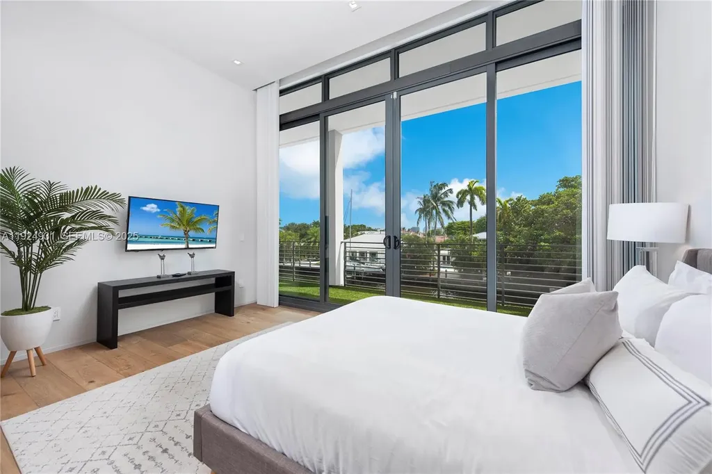 2700 NE 18th Street Fort Lauderdale FL 33305