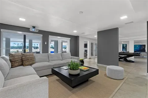 288 S Coconut Lane Miami Beach FL 33139