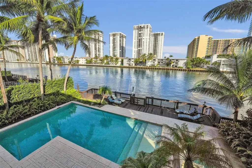 1575 Windjammer Way Hollywood FL 33019