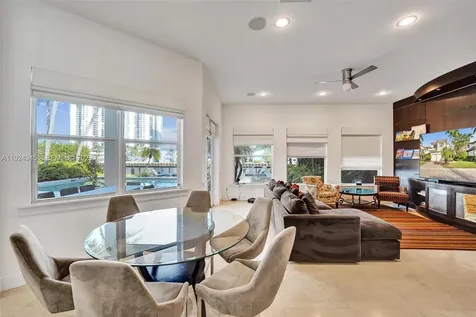 1575 Windjammer Way Hollywood FL 33019