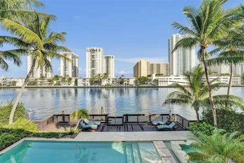 1575 Windjammer Way Hollywood FL 33019