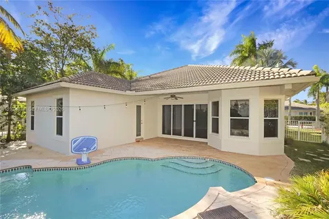 1923 Harbor View Circle Weston FL 33327