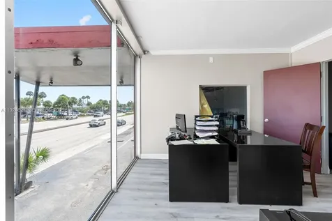 1500 E Commercial Boulevard Oakland Park FL 33334