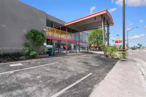 1500 E Commercial Boulevard Oakland Park FL 33334