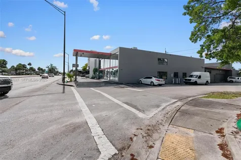 1500 E Commercial Boulevard Oakland Park FL 33334