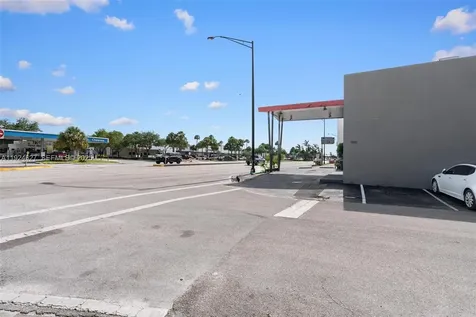 1500 E Commercial Boulevard Oakland Park FL 33334