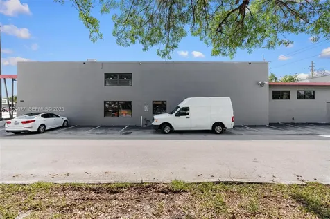 1500 E Commercial Boulevard Oakland Park FL 33334