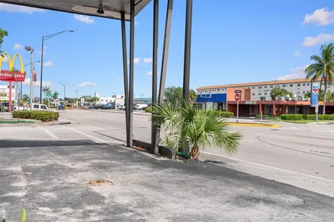 1500 E Commercial Boulevard Oakland Park FL 33334