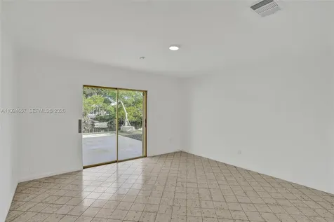 2371 NE 193rd Street Miami FL 33180