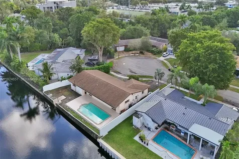 2371 NE 193rd Street Miami FL 33180