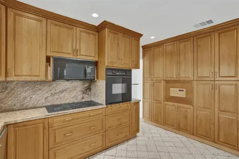 2371 NE 193rd Street Miami FL 33180