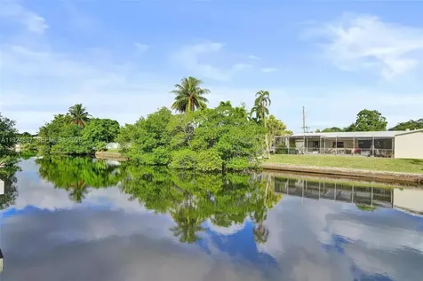 2371 NE 193rd Street Miami FL 33180