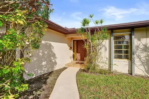 2371 NE 193rd Street Miami FL 33180