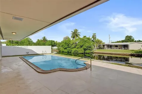 2371 NE 193rd Street Miami FL 33180
