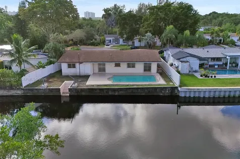 2371 NE 193rd Street Miami FL 33180