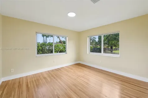 140 NE 161st Street Miami FL 33162