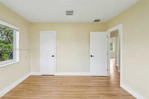 140 NE 161st Street Miami FL 33162