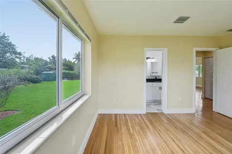 140 NE 161st Street Miami FL 33162