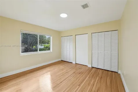 140 NE 161st Street Miami FL 33162