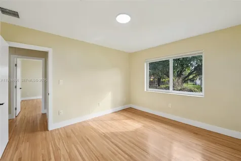 140 NE 161st Street Miami FL 33162