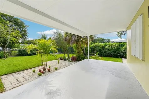140 NE 161st Street Miami FL 33162