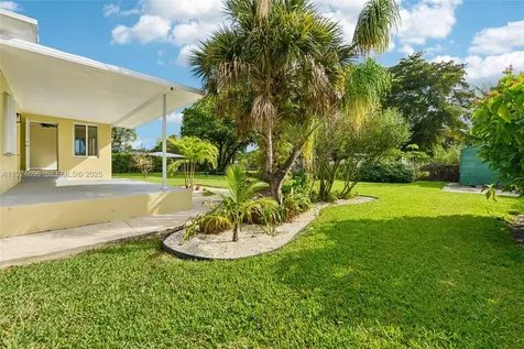 140 NE 161st Street Miami FL 33162