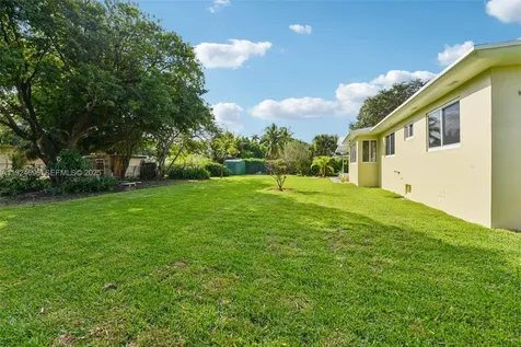 140 NE 161st Street Miami FL 33162