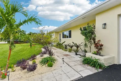 140 NE 161st Street Miami FL 33162