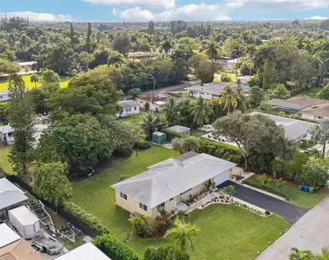 140 NE 161st Street Miami FL 33162