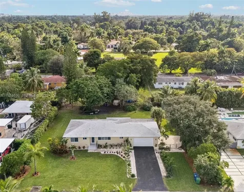 140 NE 161st Street Miami FL 33162