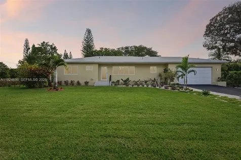 140 NE 161st Street Miami FL 33162