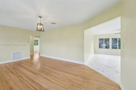 140 NE 161st Street Miami FL 33162