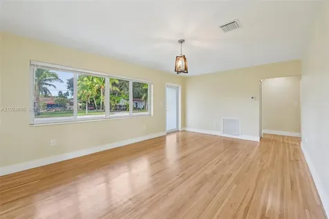 140 NE 161st Street Miami FL 33162