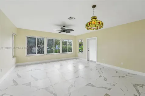 140 NE 161st Street Miami FL 33162