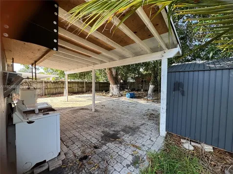 2507 NW 4th Court Pompano Beach FL 33069
