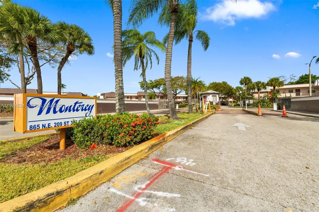 821 NE 207th Lane Miami FL 33179